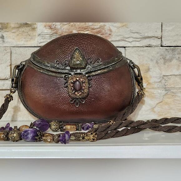 Maya Evangelista Hard Resin Cross Body Bag with Removable Beaded Strap - Picture 5 of 16
